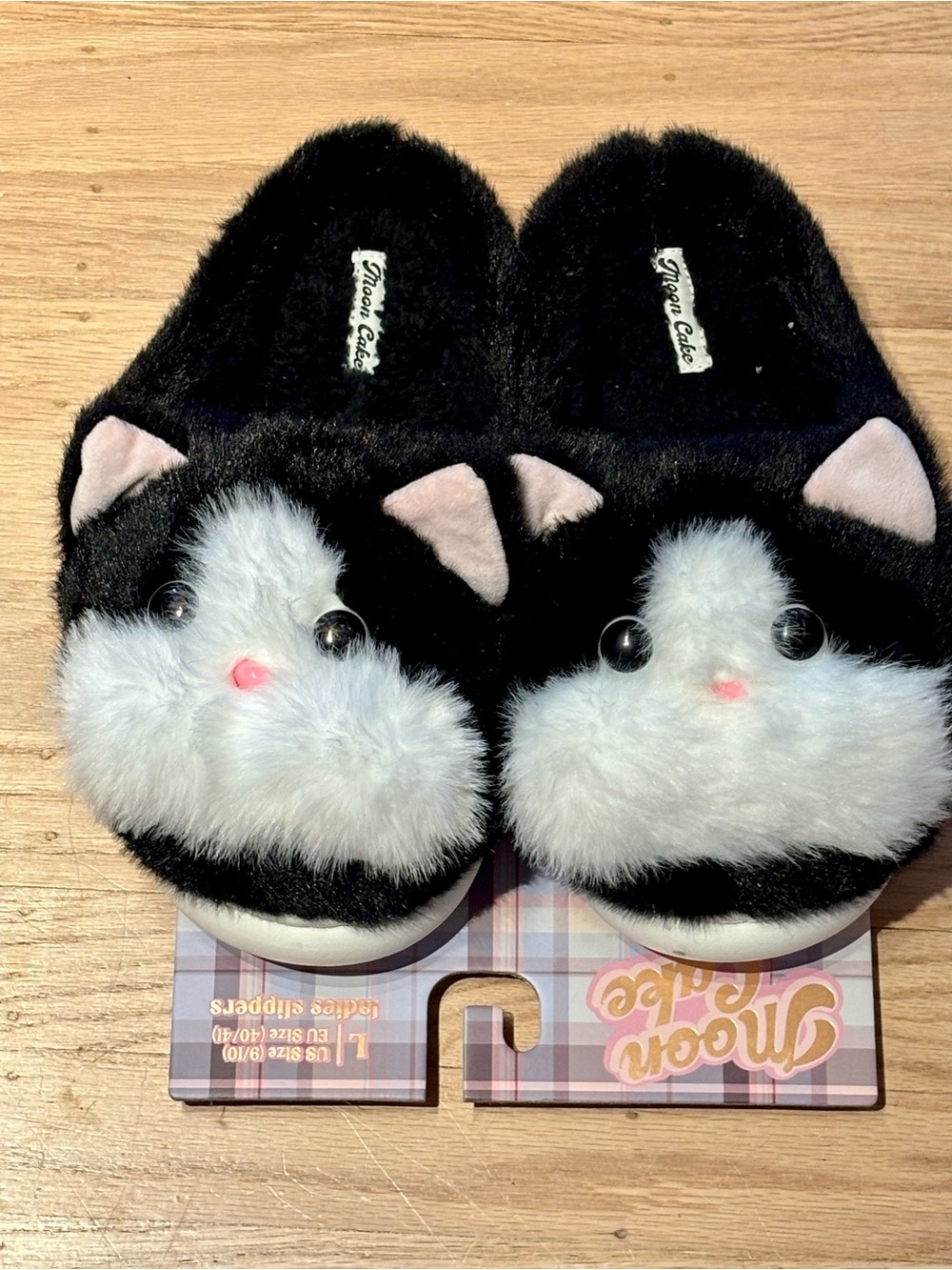 NWT Moon Cake black & white tuxedo kitty cat fuzzy slippers - Women’s L9-10